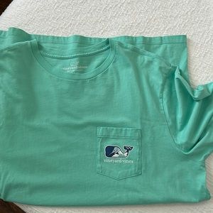 Men Large Vineyard Vines Tee